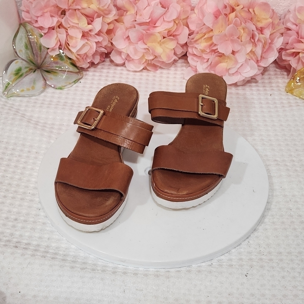 L' artigiano Luecheat Wedges Size 7